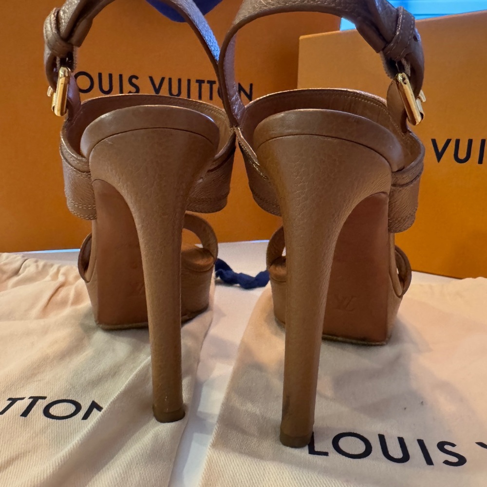 Louis Vuitton Horizon Leather Platform
Sandal Heels Brown Cognac Size 37 - Picture 10 of 13